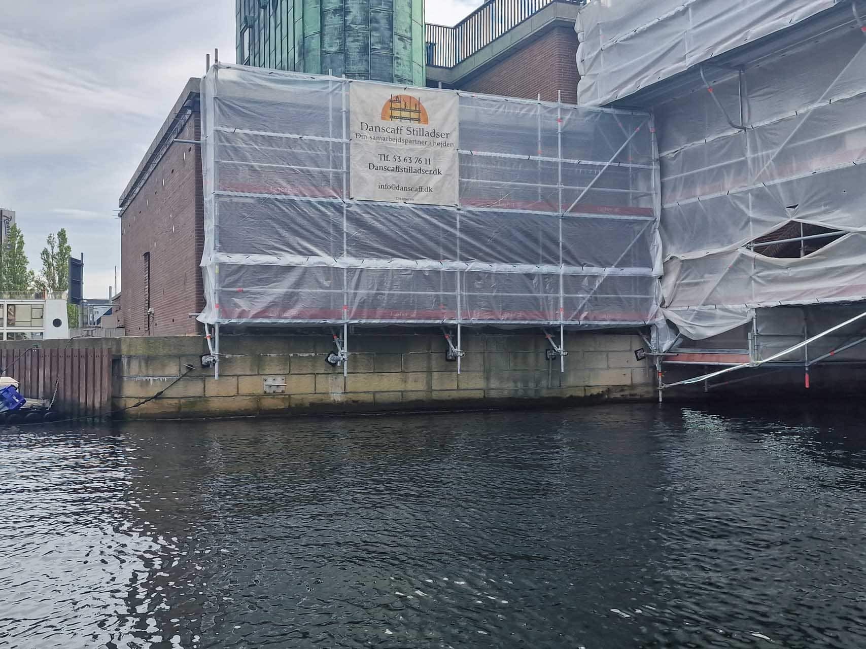 Tidsbesparelse med modulopbyggede facadestilladser